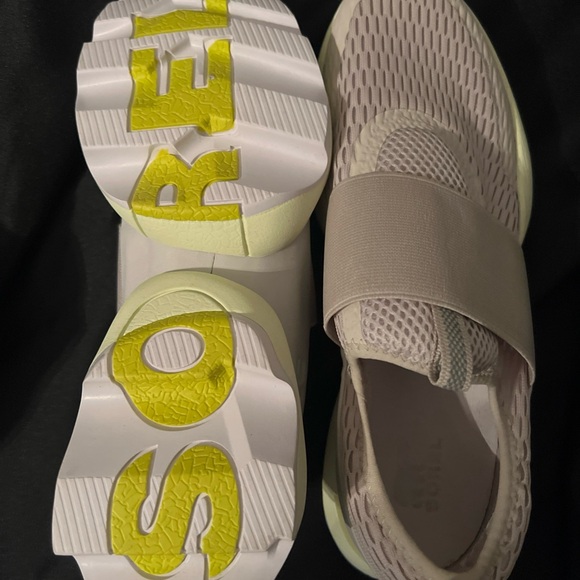 Sorel Cream Sneakers with Chunky Soles and Elastic Strap - Picture 2 of 6